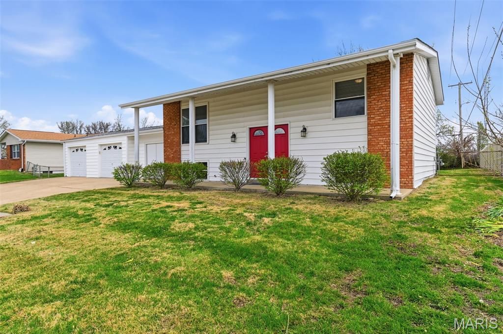 Photo of 1342 Caulks Hill Road, St Charles, MO 63304 (MLS # 26019746)