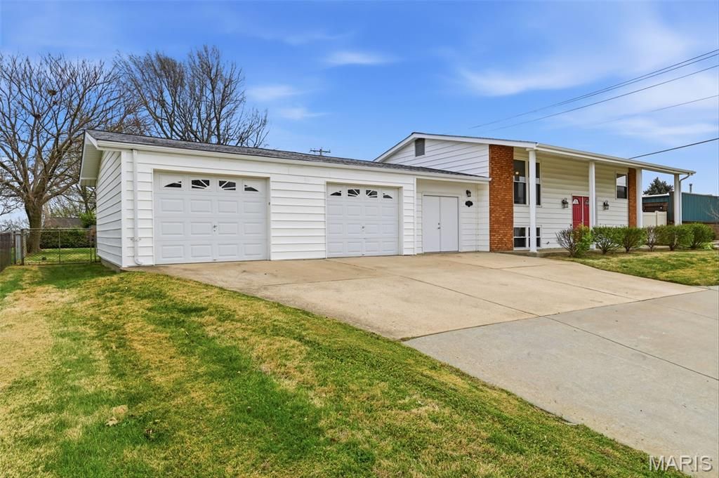 Photo of 1342 Caulks Hill Road, St Charles, MO 63304 (MLS # 26019746)