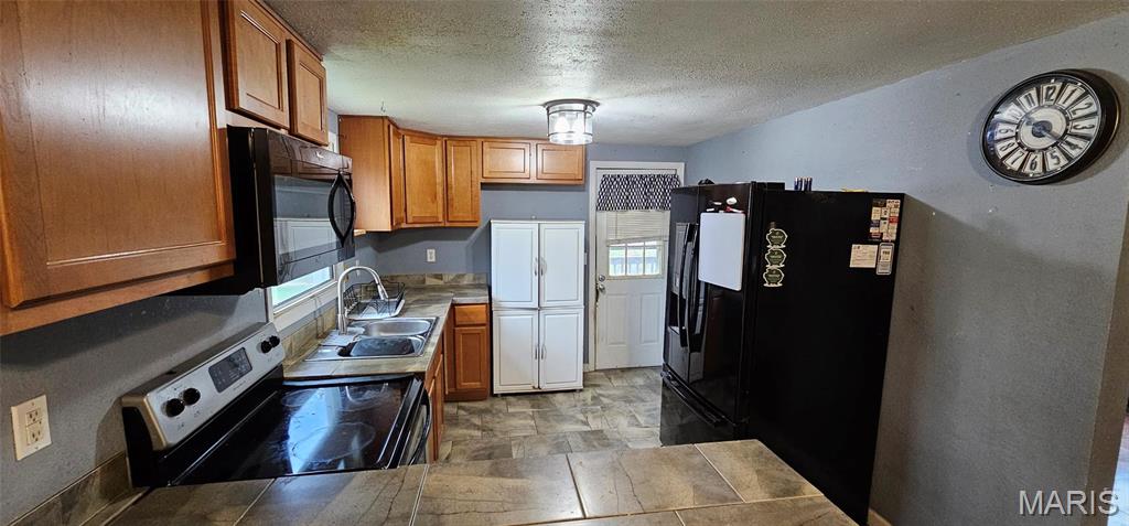 De Soto, Missouri 63020, United States, 2 Bedrooms Bedrooms, ,1 BathroomBathrooms,Residential,Pending,102257