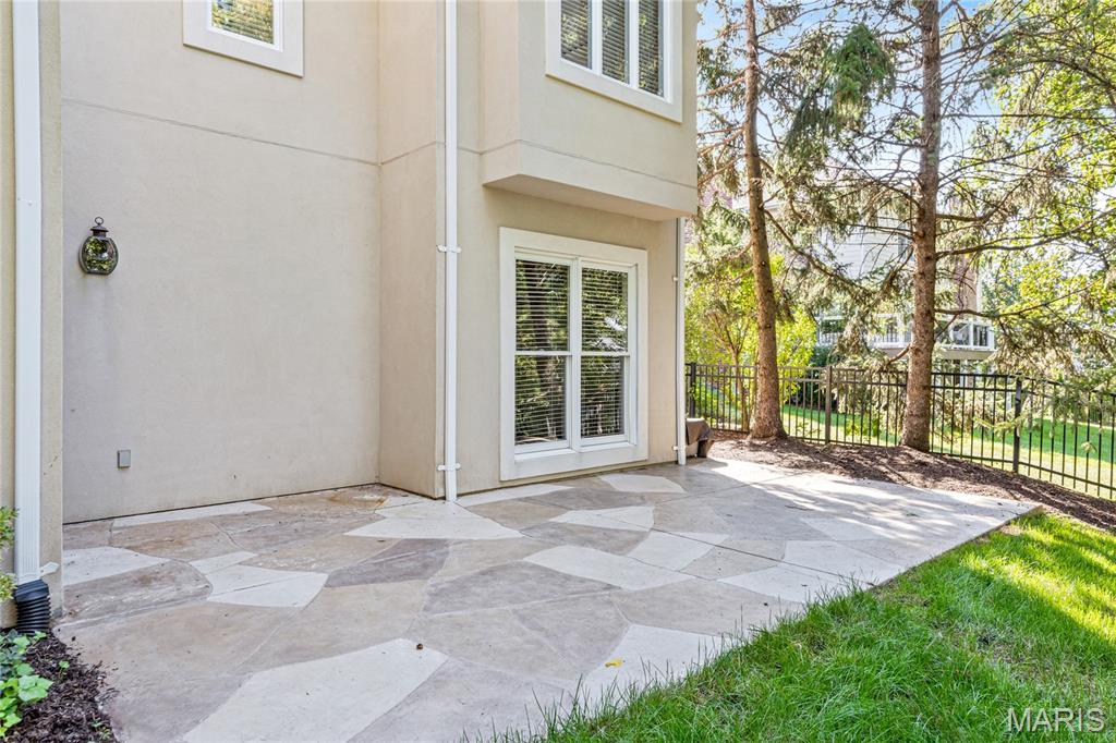 Manderleigh Of Town & Country One - Residential