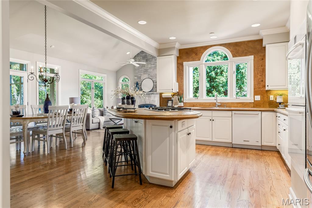 Manderleigh Of Town & Country One - Residential