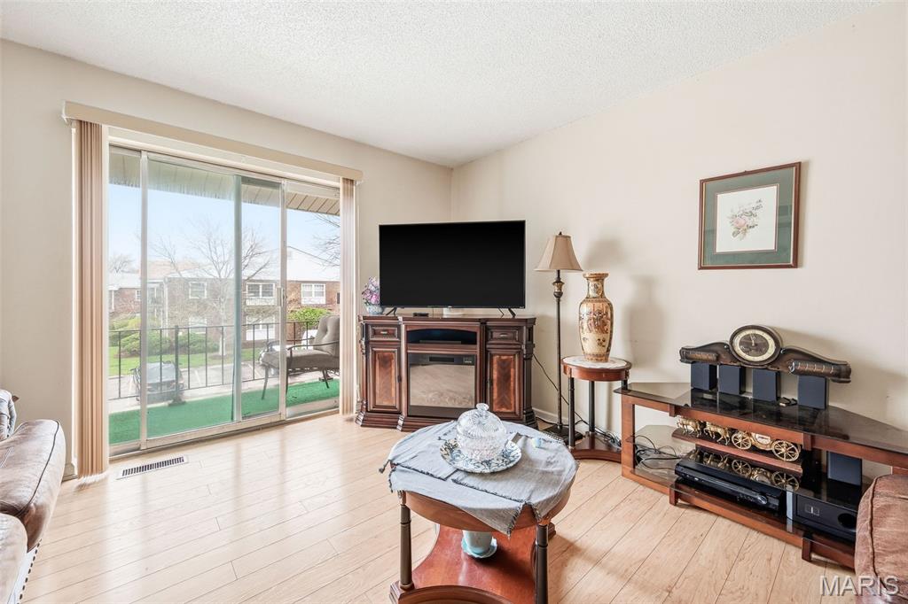 Lin Capri Condo - Residential