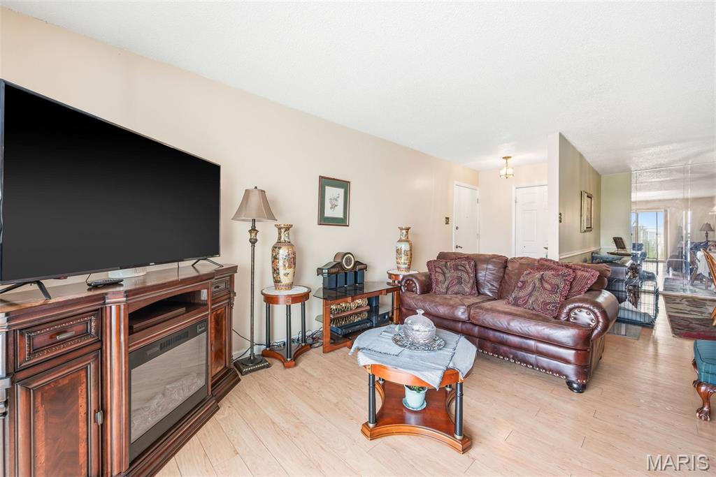 Lin Capri Condo - Residential