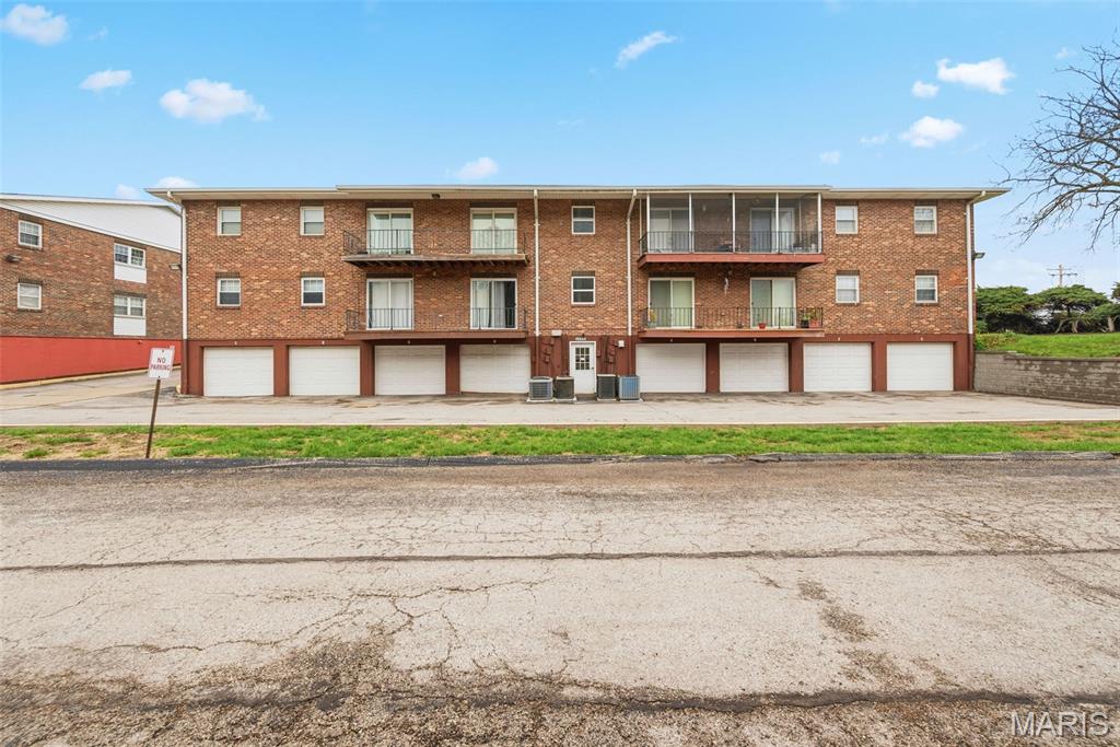 Lin Capri Condo - Residential