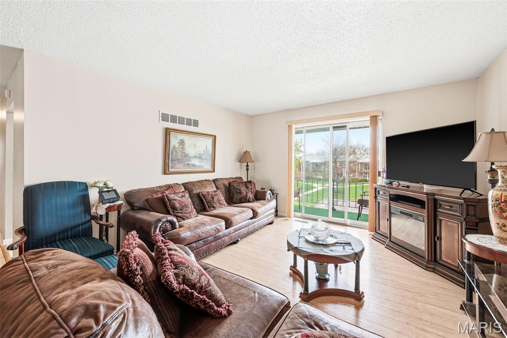 Lin Capri Condo - Residential