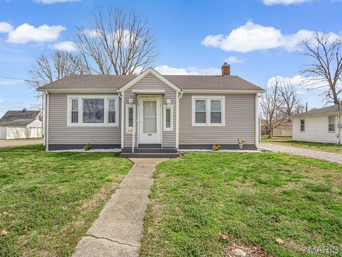 302 S East Pinckneyville IL 62298