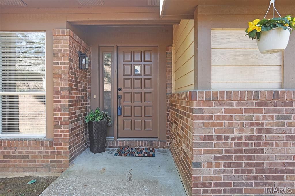 Photo of 1038 King Henry Court, Creve Coeur, MO 63146 (MLS # 26019302)