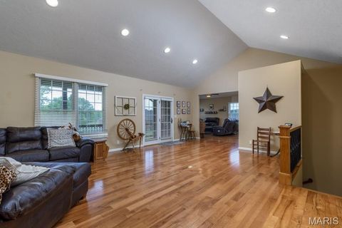 Tiny photo for 929 CASTLE ROCK AVE Avenue, Lebanon, MO 65536 (MLS # 26028190)