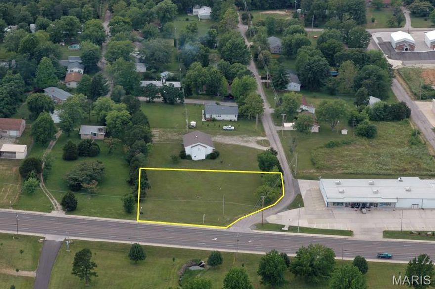 Nice corner lot with 0.77 m/l commercial acres and 200 m/l feet of frontage along high traffic area of Hwy 63 South. Some restrictions apply, zoned C-2, survey available. Location: High Traffic, Hwy/Interstate Frntg