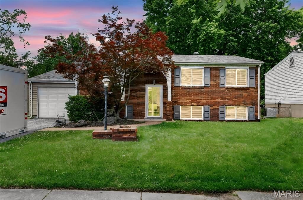 Photo of 11819 Foxwood Drive, Maryland Heights, MO 63043 (MLS # 26030713)