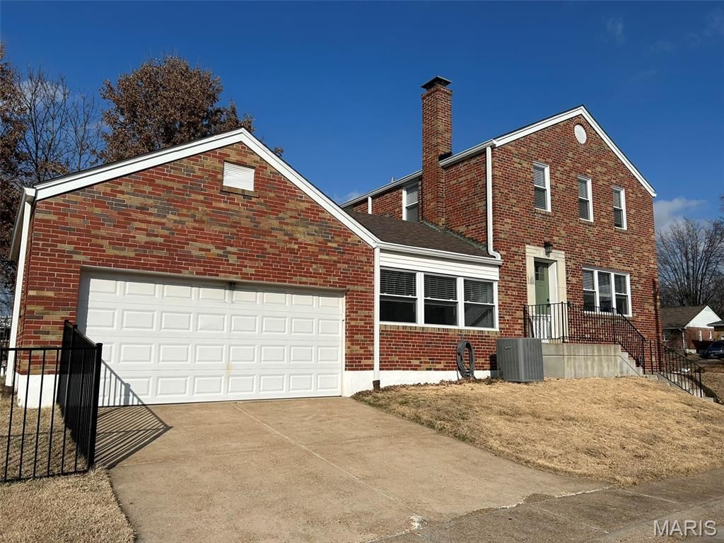 Photo of 6701 High Circle, St Louis, MO 63109 (MLS # 26003337)