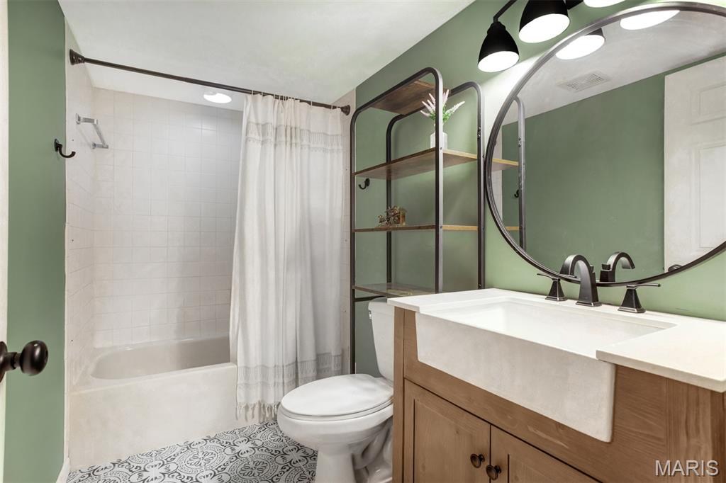 Greens Of Broadmoor Condo 8 - Residential