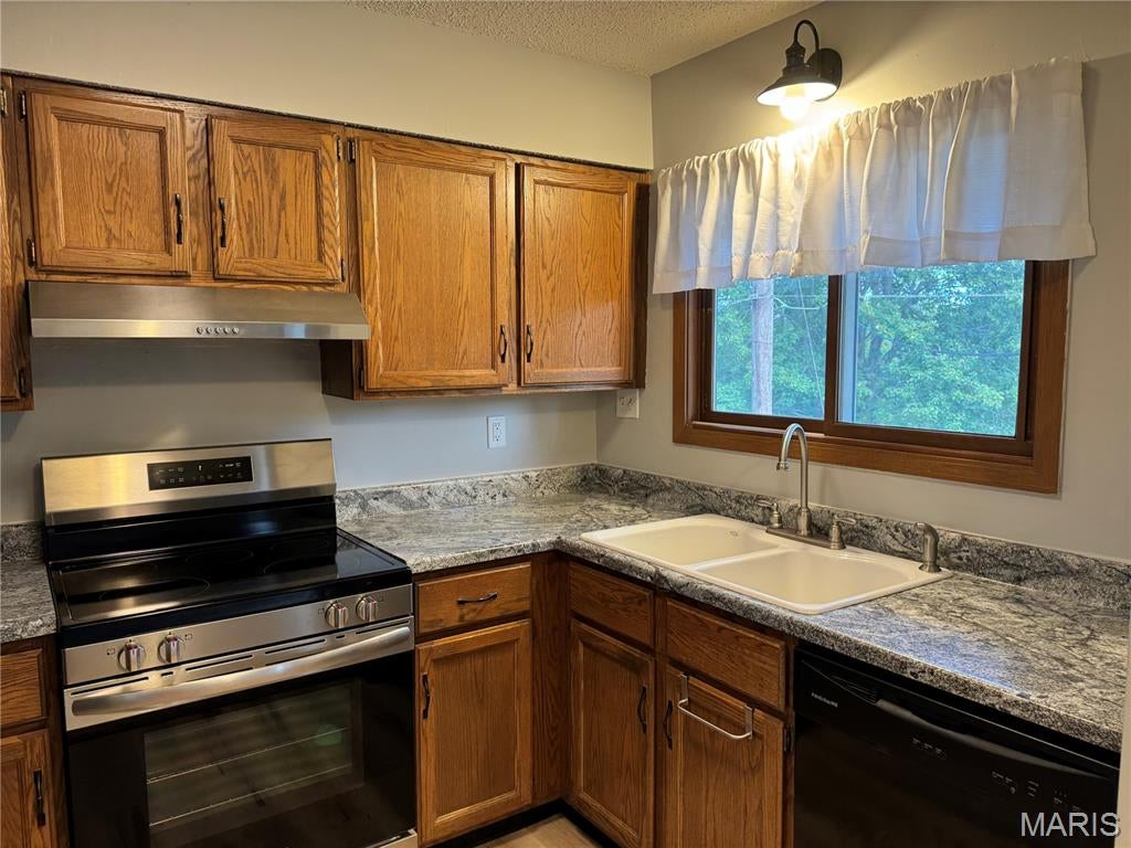 Photo of 808 Huckleberry Heights Drive, Hannibal, MO 63401 (MLS # 26056722)