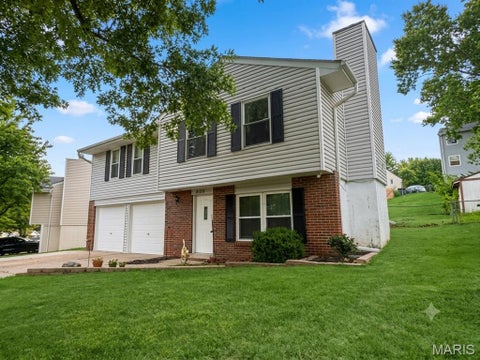 Photo of 3152 Pinebrook Drive, Arnold, MO 63010 (MLS # 26045977)