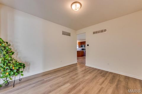 Tiny photo for 253 Village Creek Dr Drive, Ballwin, MO 63021 (MLS # 26009310)