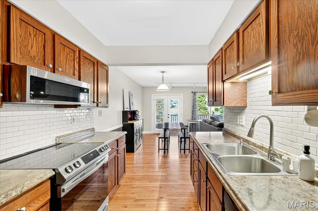 Maryland Heights, Missouri 63043, United States, 2 Bedrooms Bedrooms, ,3 BathroomsBathrooms,Residential,Active,235718