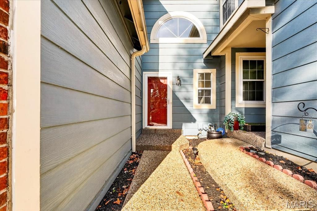 Photo of 3142 Autumn Trace Drive, Maryland Heights, MO 63043 (MLS # 25070395)