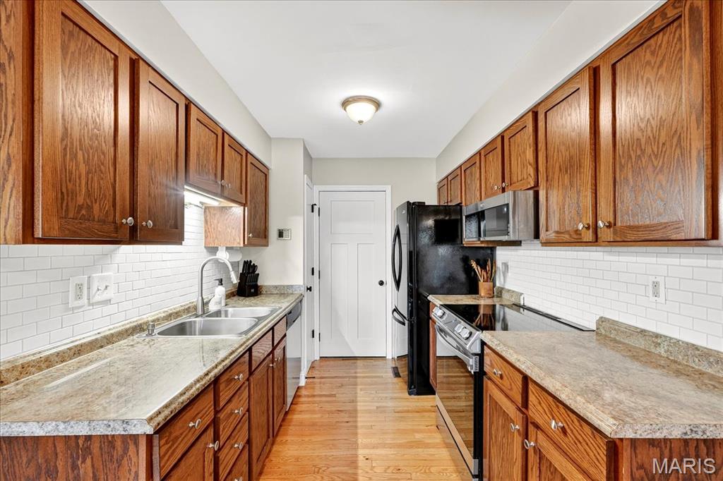 Maryland Heights, Missouri 63043, United States, 2 Bedrooms Bedrooms, ,3 BathroomsBathrooms,Residential,Active,235718