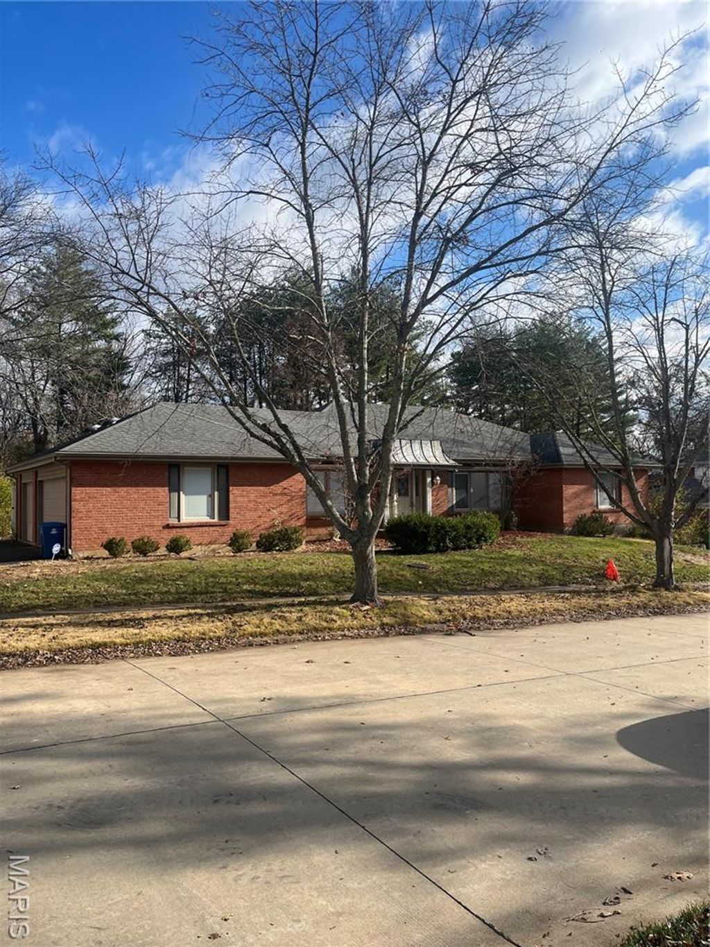 Photo of 14227 Kinderhook Drive, Chesterfield, MO 63017 (MLS # 25076366)