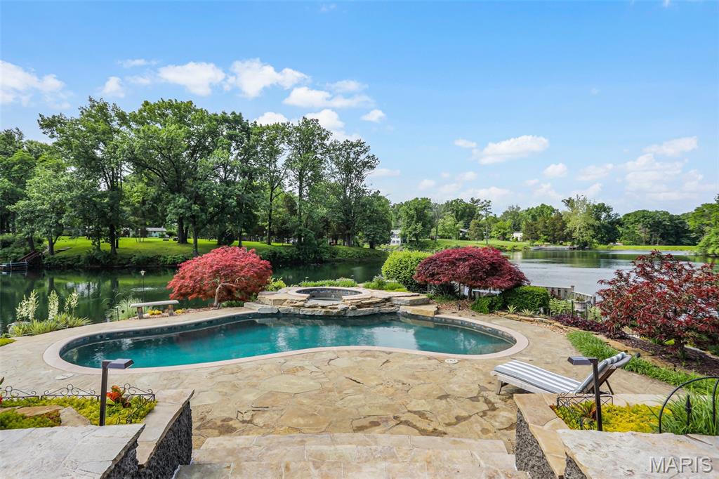 Glen Carbon, Illinois, 62034, United States, 3 Bedrooms Bedrooms, ,4 BathroomsBathrooms,Residential,Active,1960151