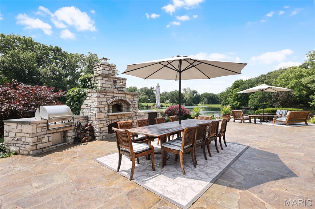 Glen Carbon, Illinois, 62034, United States, 3 Bedrooms Bedrooms, ,4 BathroomsBathrooms,Residential,Active,1960151