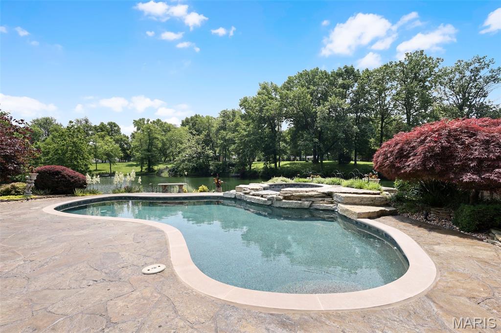 Glen Carbon, Illinois, 62034, United States, 3 Bedrooms Bedrooms, ,4 BathroomsBathrooms,Residential,Active,1960151
