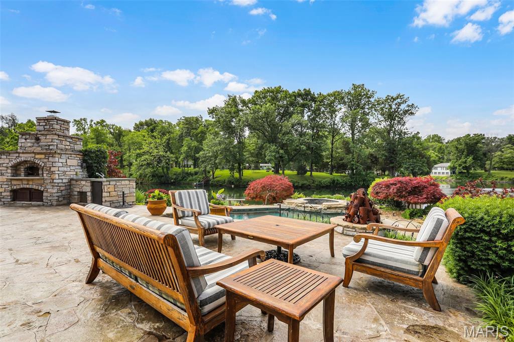 Glen Carbon, Illinois, 62034, United States, 3 Bedrooms Bedrooms, ,4 BathroomsBathrooms,Residential,Active,1960151