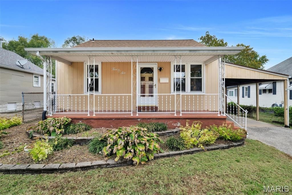 Photo of 506 Bainbridge Road, St Charles, MO 63301 (MLS # 25070049)