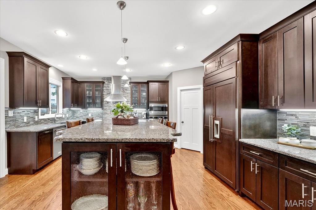 Kirkwood, Missouri 63122, United States, 5 Bedrooms Bedrooms, ,6 BathroomsBathrooms,Residential,Active,215735