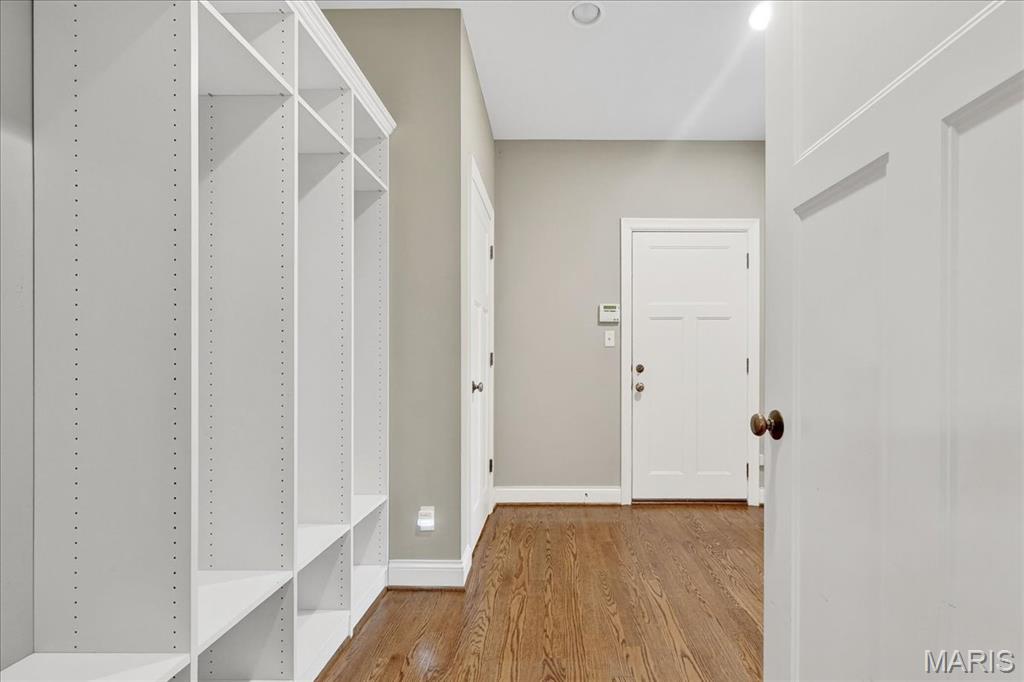 Kirkwood, Missouri 63122, United States, 5 Bedrooms Bedrooms, ,6 BathroomsBathrooms,Residential,Active,215735