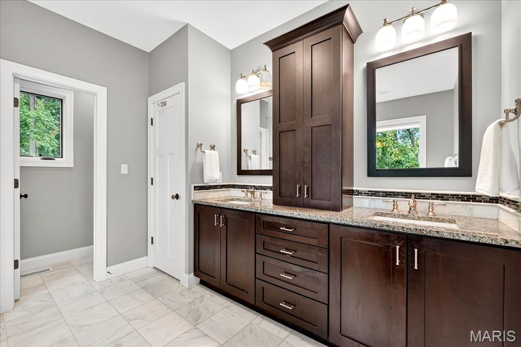 Kirkwood, Missouri 63122, United States, 5 Bedrooms Bedrooms, ,6 BathroomsBathrooms,Residential,Active,215735