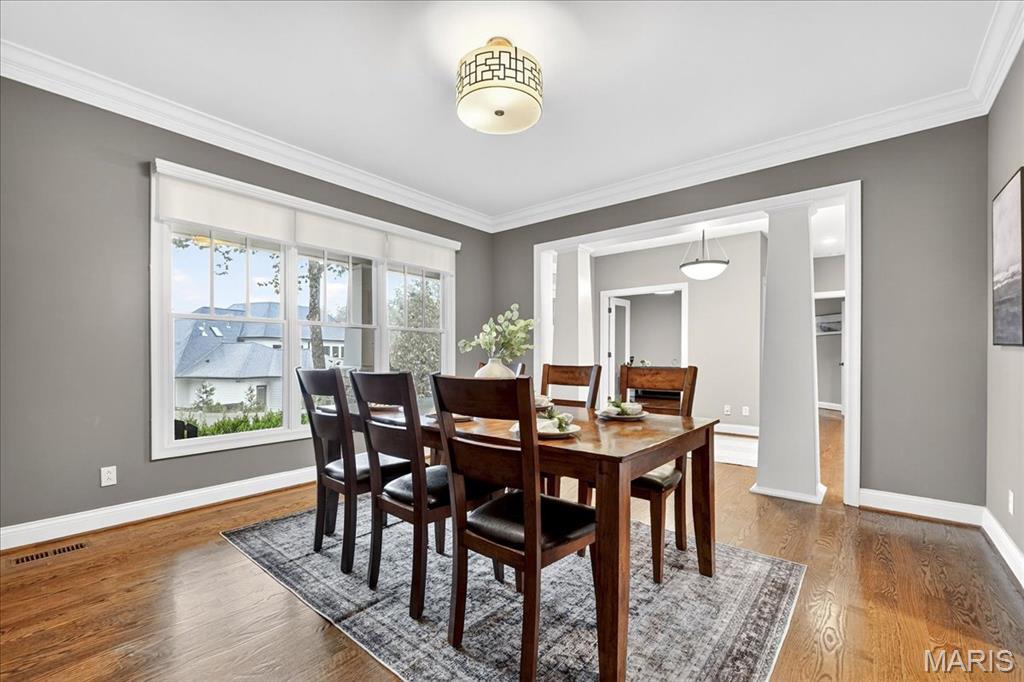 Kirkwood, Missouri 63122, United States, 5 Bedrooms Bedrooms, ,6 BathroomsBathrooms,Residential,Active,215735