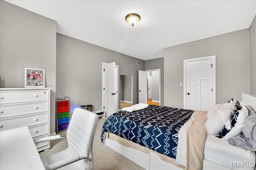 Kirkwood, Missouri 63122, United States, 5 Bedrooms Bedrooms, ,6 BathroomsBathrooms,Residential,Active,215735