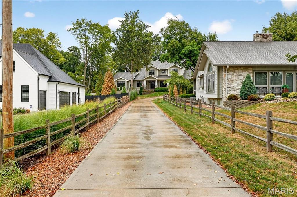 Kirkwood, Missouri 63122, United States, 5 Bedrooms Bedrooms, ,6 BathroomsBathrooms,Residential,Active,215735