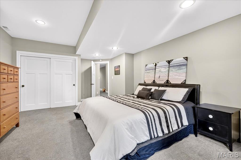 Kirkwood, Missouri 63122, United States, 5 Bedrooms Bedrooms, ,6 BathroomsBathrooms,Residential,Active,215735