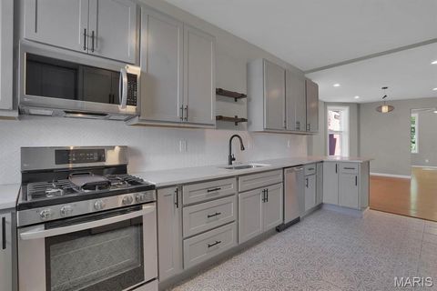 Tiny photo for 3543 Wyoming Street #upper, St Louis, MO 63118 (MLS # 25070679)