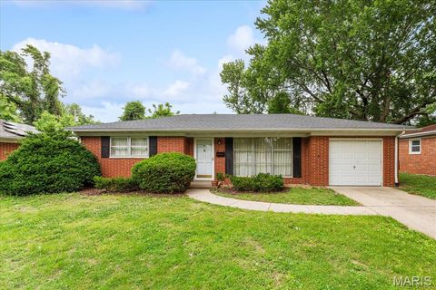 Photo of 48 Gatewood Court, Belleville, IL 62226 (MLS # 26031173)