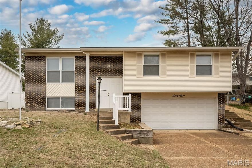 Here is your opportunity to enjoy Rockwood Schools in a convenient location! With some fix-ups and updates, you can create a home you will love this all electric home in a great location!