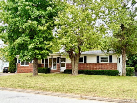 Photo of 76 Ruth Drive, St Charles, MO 63301 (MLS # 26061177)