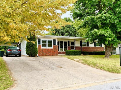Tiny photo for 76 Ruth Drive, St Charles, MO 63301 (MLS # 26061177)