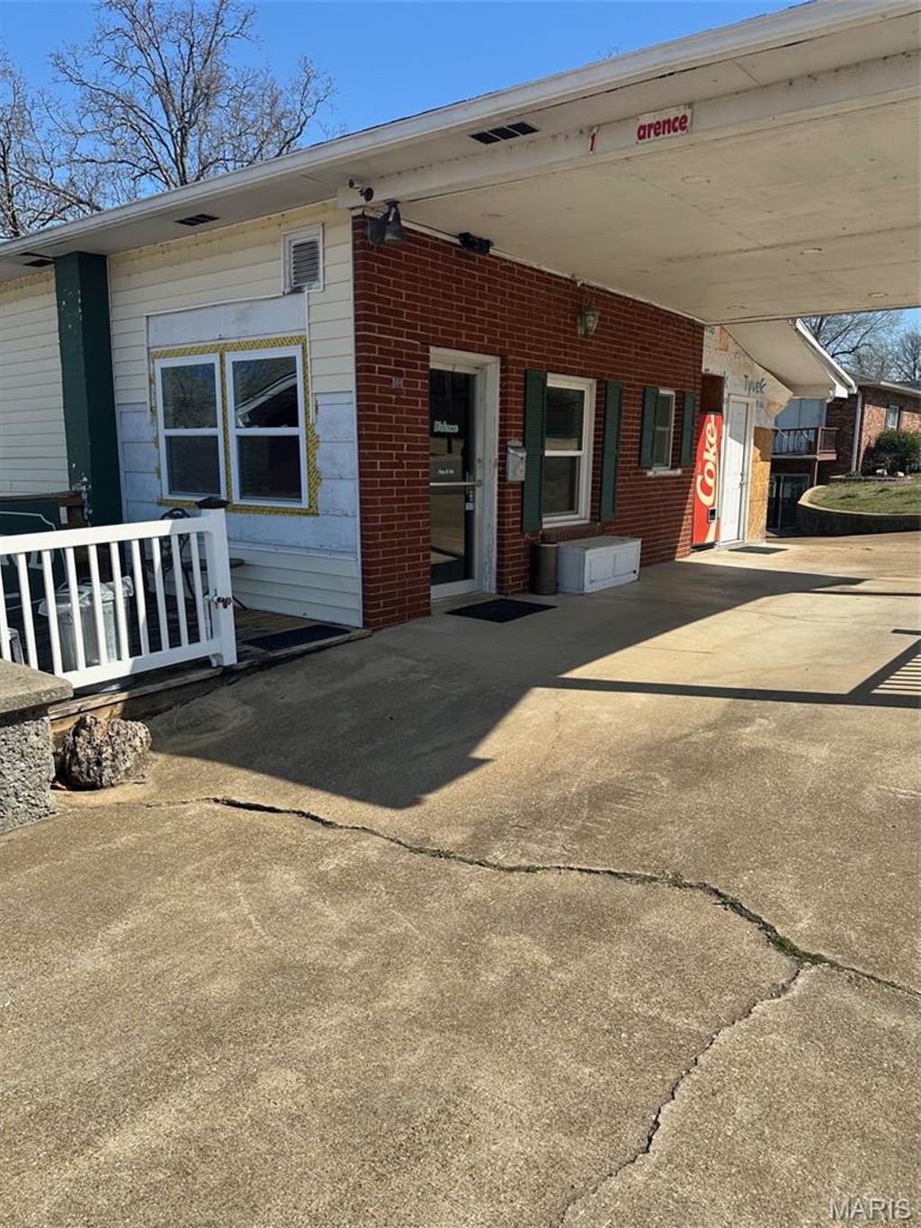 Photo of 1307 Walnut, Doniphan, MO 63935 (MLS # 26021234)