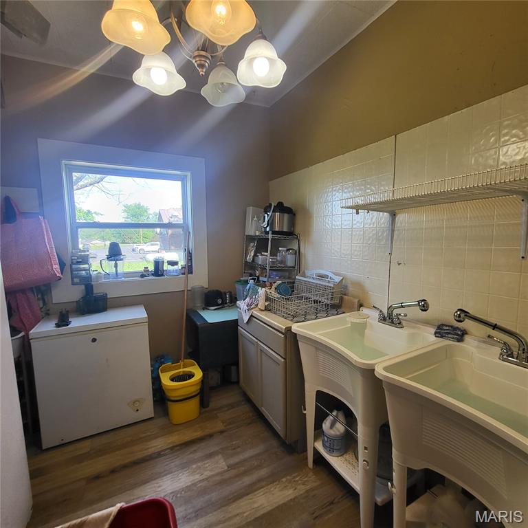 Town/Ellington - Commercial Sale