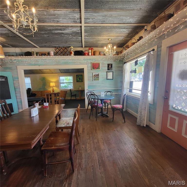 Town/Ellington - Commercial Sale