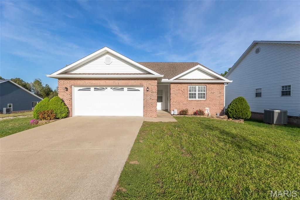 Photo of 268 Redhead Ln Lane, Poplar Bluff, MO 63901 (MLS # 26021037)