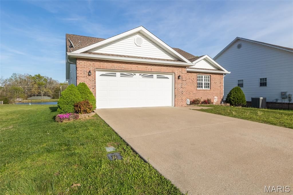 Photo of 268 Redhead Ln Lane, Poplar Bluff, MO 63901 (MLS # 26021037)