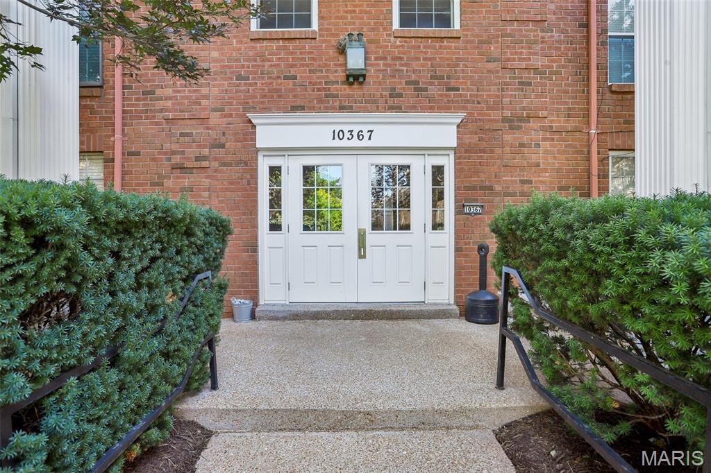 Photo of 10367 Oxford Hill Drive #27, St Louis, MO 63146 (MLS # 26036543)
