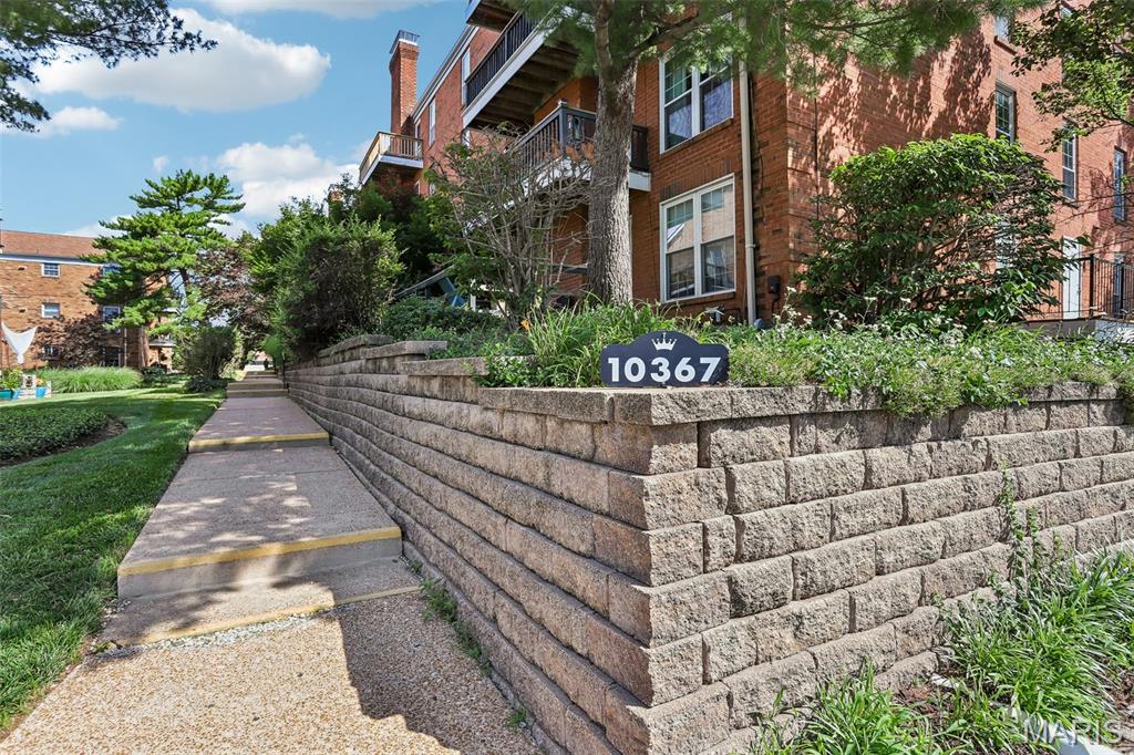 Photo of 10367 Oxford Hill Drive #27, St Louis, MO 63146 (MLS # 26036543)