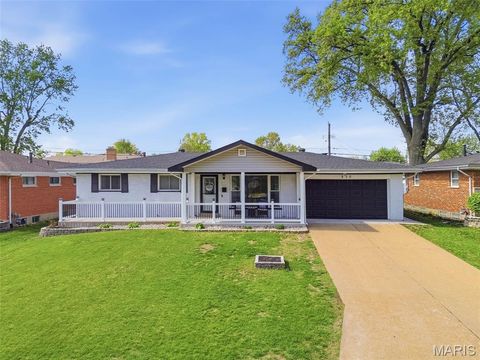 Photo of 836 Rainbow Drive, St Louis, MO 63125 (MLS # 26021937)
