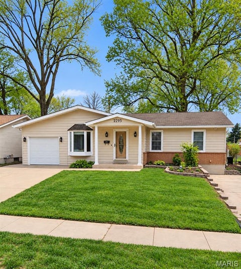 Photo of 2295 N Pointe Lane, Florissant, MO 63031 (MLS # 26056396)
