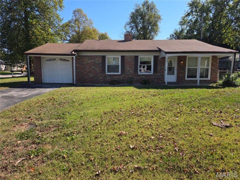 Photo of 33 Steeplechase Drive, St Peters, MO 63376 (MLS # 26067447)